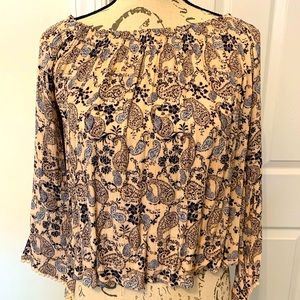 😊 JUST REDUCED 😊 Beautiful blouse, floral/paisley